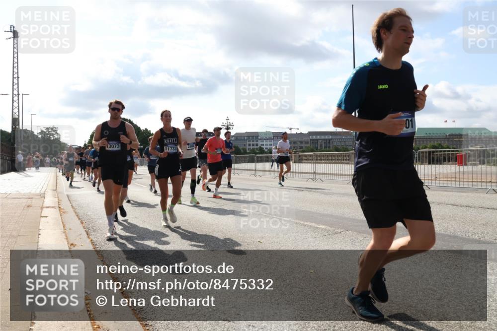 29.06.2025 - hella hamburg halbmarathon Lena Gebhardt http://msf.ph/oto/8475332 29.06.2025 09:55:48 Lombardsbrücke 13073, 11733, 2884, 01, 1120, 1143, 1151, 1216, 1257, 1267, 1461, 1502, 1507, 1630, 1689, 1696, 1706, 1884, 1976, 2250, 2260, 2284, 2411, 2706, 2708, 2718, 2818, 2864, 2884, 3060, 3087, 3213, 3399, 3435, 3543, 3654, 3692, 3945, 3985, 4033, 4088, 4093, 4127, 4189, 4324, 4345, 4346, 4557, 4601, 4847, 4890, 4938, 5116, 5421, 5459, 5708, 5915, 6009, 6054, 6134, 6421, 6481, 6532, 6662, 6691, 6994, 7056, 7100, 7224, 7269, 7312, 7332, 8335 meine-sportfotos.de