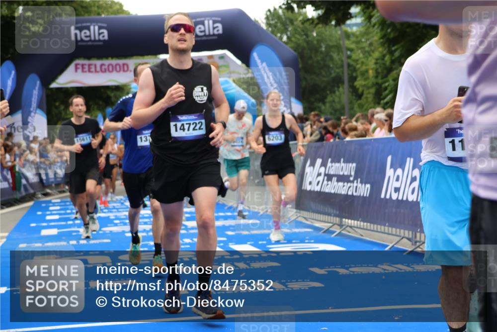 29.06.2025 - hella hamburg halbmarathon Strokosch-Dieckow http://msf.ph/oto/8475352 29.06.2025 10:47:18 Ziel 51, 2274, 2623, 2864, 5024, 5650, 6134, 6168, 6203, 6716, 7480, 8693, 10208, 10211, 10423, 11077, 11491, 11518, 13672, 13782, 14722, 15350, 15611, 16089, 16286, 16819, 17718, 17915, 18856, 18974 meine-sportfotos.de