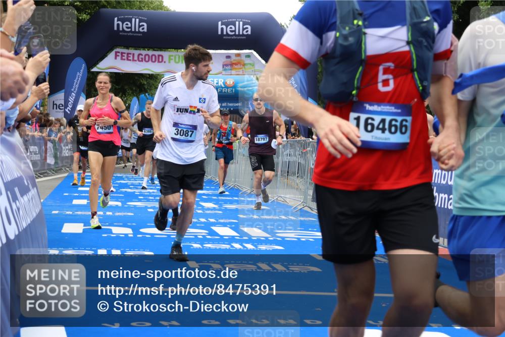 29.06.2025 - hella hamburg halbmarathon Strokosch-Dieckow http://msf.ph/oto/8475391 29.06.2025 10:46:10 Ziel 1569, 1759, 2048, 2590, 2707, 3056, 3087, 4949, 6388, 6460, 7450, 7961, 9497, 9585, 10796, 11094, 11125, 13630, 14804, 16136, 16466, 16475, 17190, 18702, 18797 meine-sportfotos.de