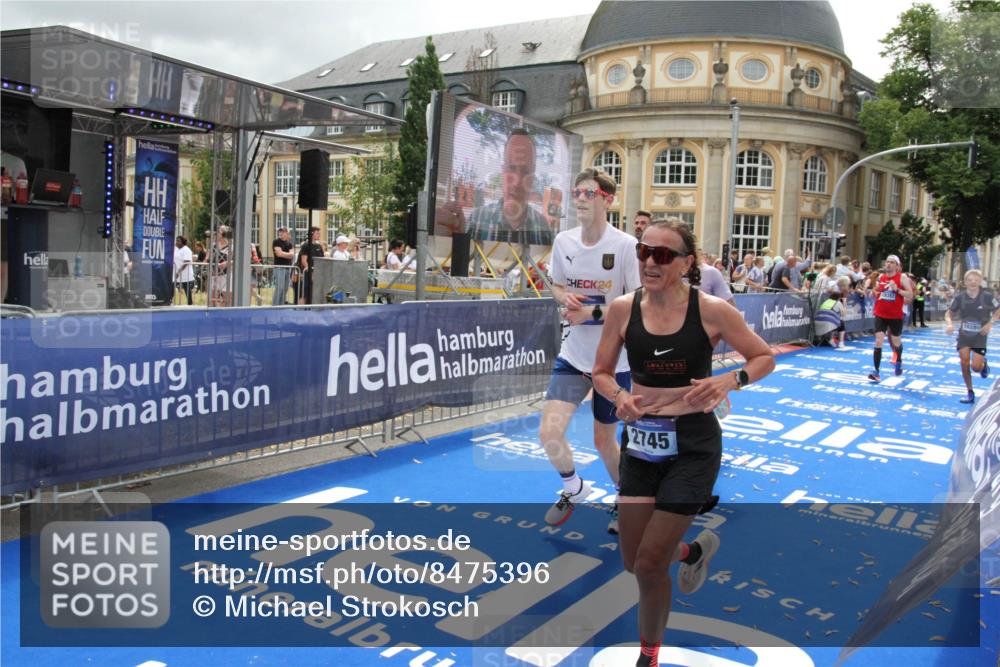 29.06.2025 - hella hamburg halbmarathon Michael Strokosch http://msf.ph/oto/8475396 29.06.2025 10:38:32 Ziel 1710, 2745, 3014, 3790, 8571, 14905, 14992, 16075, 16280, 18357, 18761 meine-sportfotos.de
