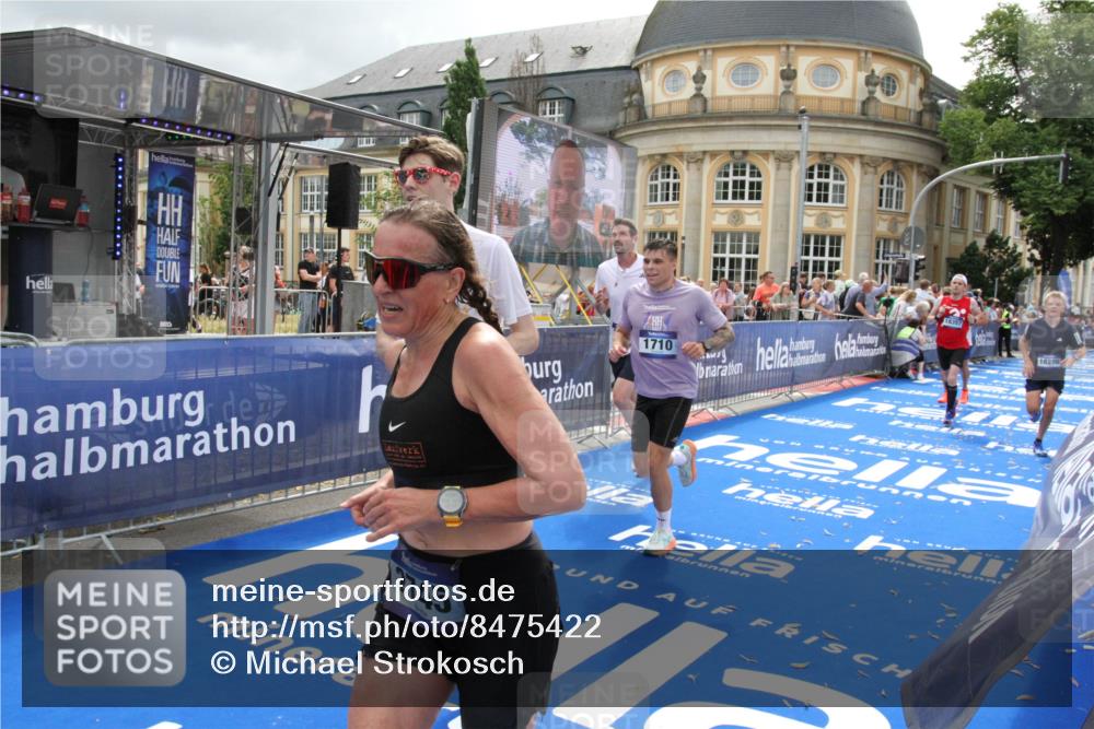 29.06.2025 - hella hamburg halbmarathon Michael Strokosch http://msf.ph/oto/8475422 29.06.2025 10:38:32 Ziel 1710, 2745, 3014, 3790, 8571, 14905, 14992, 16075, 16280, 18357, 18761 meine-sportfotos.de
