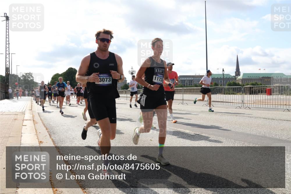 29.06.2025 - hella hamburg halbmarathon Lena Gebhardt http://msf.ph/oto/8475605 29.06.2025 09:55:49 Lombardsbrücke 11733, 3073, 1120, 1143, 1151, 1216, 1257, 1267, 1461, 1502, 1507, 1630, 1689, 1706, 1884, 1976, 2250, 2260, 2284, 2706, 2708, 2718, 2818, 2864, 2884, 3060, 3087, 3213, 3399, 3543, 3654, 3692, 3945, 3985, 4033, 4088, 4127, 4324, 4345, 4346, 4557, 4601, 4847, 4890, 4938, 5116, 5421, 5459, 5708, 5915, 6009, 6054, 6115, 6134, 6421, 6481, 6532, 6691, 6994, 7056, 7100, 7224, 7269, 7312, 7332, 8335 meine-sportfotos.de