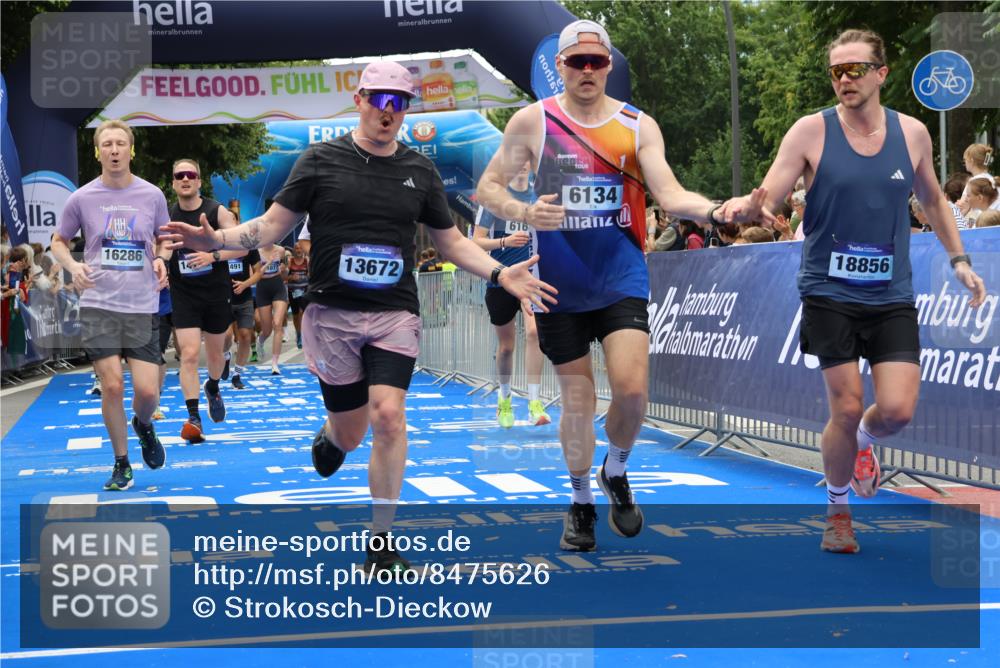 29.06.2025 - hella hamburg halbmarathon Strokosch-Dieckow http://msf.ph/oto/8475626 29.06.2025 10:47:15 Ziel 2623, 2864, 5024, 6134, 6168, 6203, 6373, 6716, 7480, 10208, 10211, 11491, 11518, 13007, 13672, 13782, 14722, 15611, 16089, 16286, 17718, 17915, 18856 meine-sportfotos.de