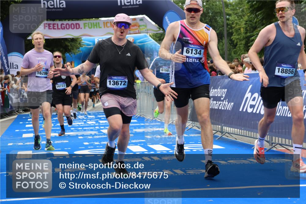 29.06.2025 - hella hamburg halbmarathon Strokosch-Dieckow http://msf.ph/oto/8475675 29.06.2025 10:47:15 Ziel 2623, 2864, 5024, 6134, 6168, 6203, 6373, 6716, 7480, 10208, 10211, 11491, 11518, 13007, 13672, 13782, 14722, 15611, 16089, 16286, 17718, 17915, 18856 meine-sportfotos.de