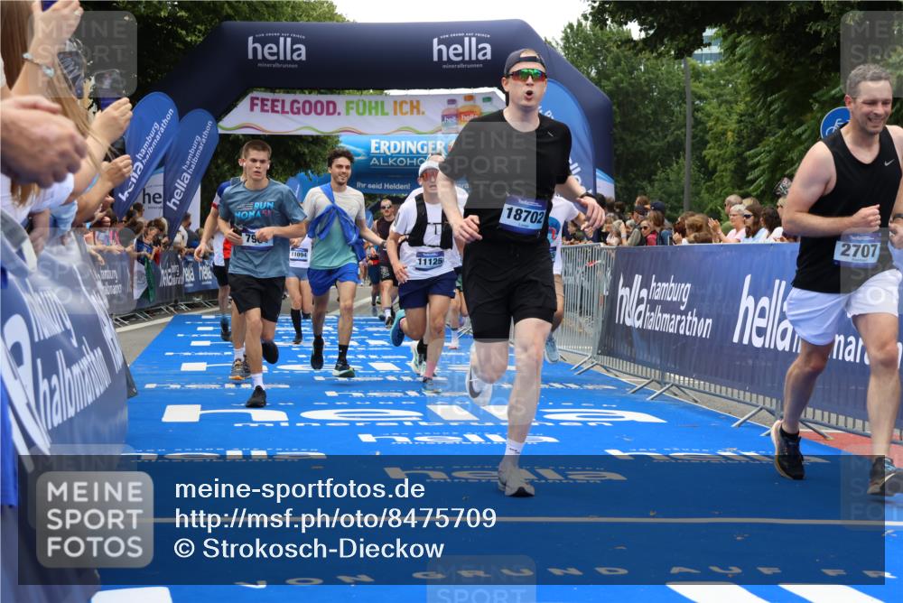 29.06.2025 - hella hamburg halbmarathon Strokosch-Dieckow http://msf.ph/oto/8475709 29.06.2025 10:46:07 Ziel 1569, 1759, 2048, 2590, 2707, 3087, 4949, 5648, 6388, 6460, 7450, 7961, 8269, 9585, 10796, 11094, 11125, 11936, 12269, 13630, 14804, 16136, 16466, 16475, 17190, 18081, 18702, 18797 meine-sportfotos.de