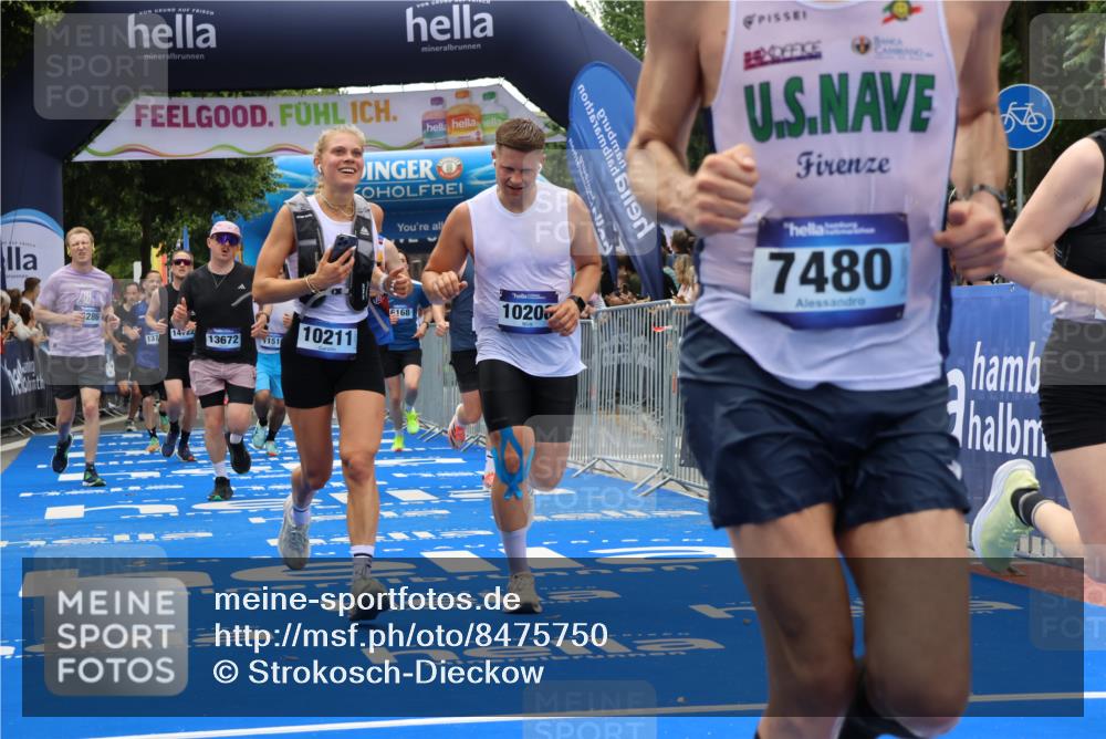 29.06.2025 - hella hamburg halbmarathon Strokosch-Dieckow http://msf.ph/oto/8475750 29.06.2025 10:47:13 Ziel 2623, 2864, 4093, 5024, 6134, 6168, 6203, 6373, 6716, 7480, 7908, 10208, 10211, 11518, 12579, 13007, 13672, 13782, 14722, 15611, 15684, 16286, 17718, 17915, 18856 meine-sportfotos.de