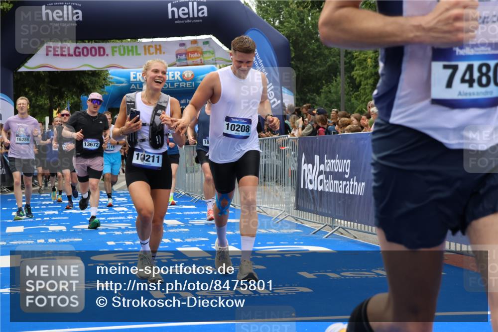 29.06.2025 - hella hamburg halbmarathon Strokosch-Dieckow http://msf.ph/oto/8475801 29.06.2025 10:47:13 Ziel 2623, 2864, 4093, 5024, 6134, 6168, 6203, 6373, 6716, 7480, 7908, 10208, 10211, 11518, 12579, 13007, 13672, 13782, 14722, 15611, 15684, 16286, 17718, 17915, 18856 meine-sportfotos.de