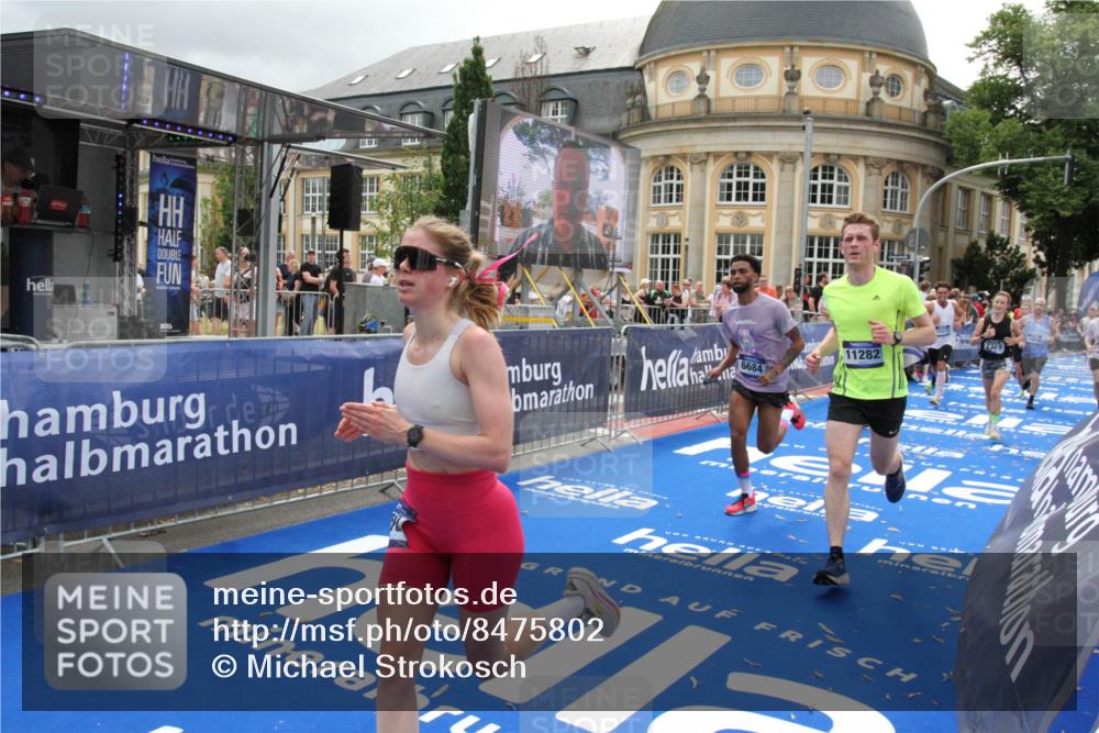 29.06.2025 - hella hamburg halbmarathon Michael Strokosch http://msf.ph/oto/8475802 29.06.2025 10:38:50 Ziel 2296, 2719, 6684, 8450, 9264, 9540, 10218, 11055, 11281, 11282, 13755, 13800, 14093, 15372, 19004 meine-sportfotos.de