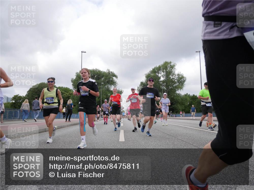 29.06.2025 - hella hamburg halbmarathon Luisa Fischer http://msf.ph/oto/8475811 29.06.2025 10:46:47 Kennedybrücke 2538, 1215, 7872, 1788, 16055, 2103, 1788, 1878, 2103, 2158, 2267, 2538, 3288, 3518, 4177, 4302, 5265, 5370, 7461, 7872, 8135, 8991, 9831, 9976, 10083, 10200 meine-sportfotos.de