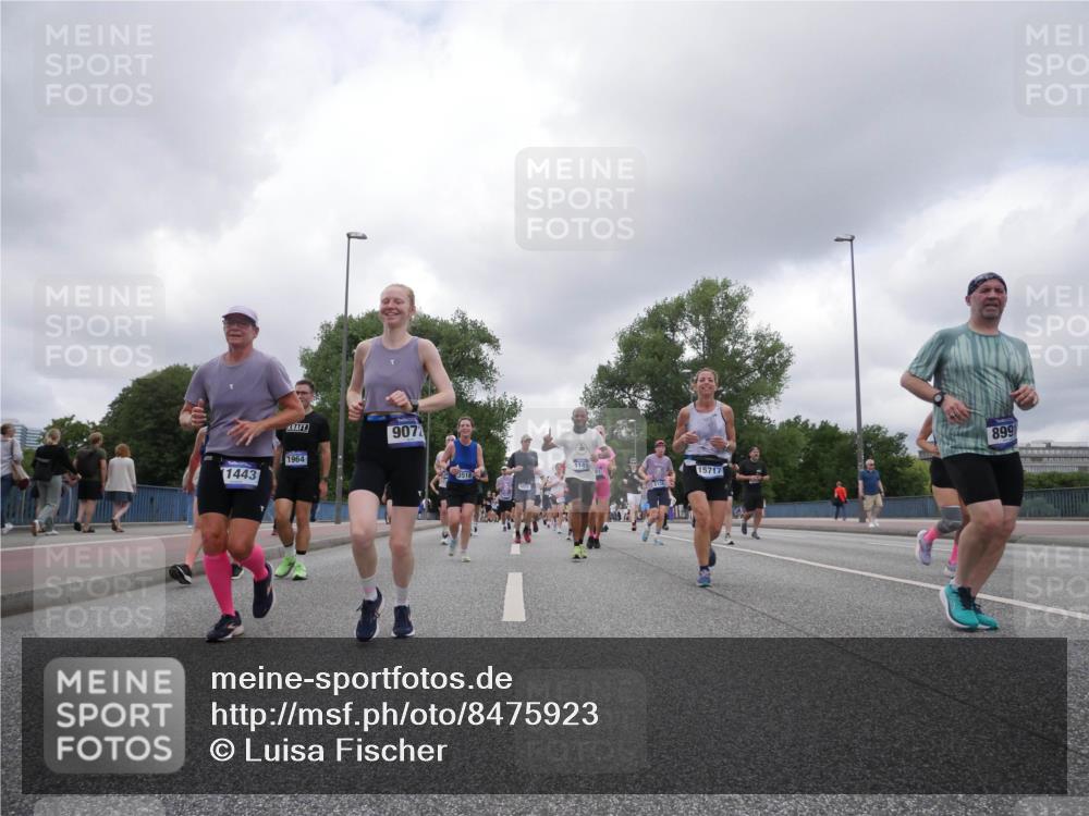29.06.2025 - hella hamburg halbmarathon Luisa Fischer http://msf.ph/oto/8475923 29.06.2025 10:46:50 Kennedybrücke 1964, 1443, 9072, 3518, 1149, 2154, 15717, 8991, 1788, 1878, 2103, 2158, 3518, 5265, 5370, 5720, 6012, 7461, 8135, 8991, 9831, 9976, 10083, 10200, 10202 meine-sportfotos.de