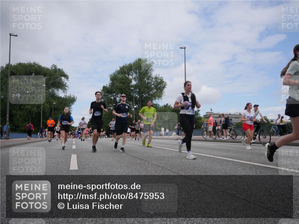 29.06.2025 - hella hamburg halbmarathon Luisa Fischer http://msf.ph/oto/8475953 29.06.2025 11:18:57 Kennedybrücke 8404, 18473, 19136, 18472, 14120, 2503, 2551, 3682, 3683, 3902, 4656, 5109, 6292, 6372, 6469, 6659, 6810, 7718, 8404, 9528, 10265 meine-sportfotos.de