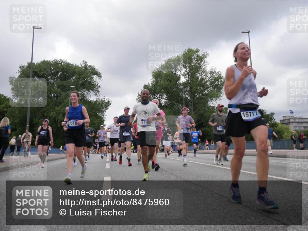 29.06.2025 - hella hamburg halbmarathon Luisa Fischer http://msf.ph/oto/8475960 29.06.2025 10:46:51 Kennedybrücke 3605, 3518, 19043, 9976, 1149, 1, 5370, 2158, 15717, 1878, 2103, 2158, 3518, 5265, 5370, 5720, 6012, 7461, 8135, 8991, 9831, 9976, 10083, 10200, 10202 meine-sportfotos.de