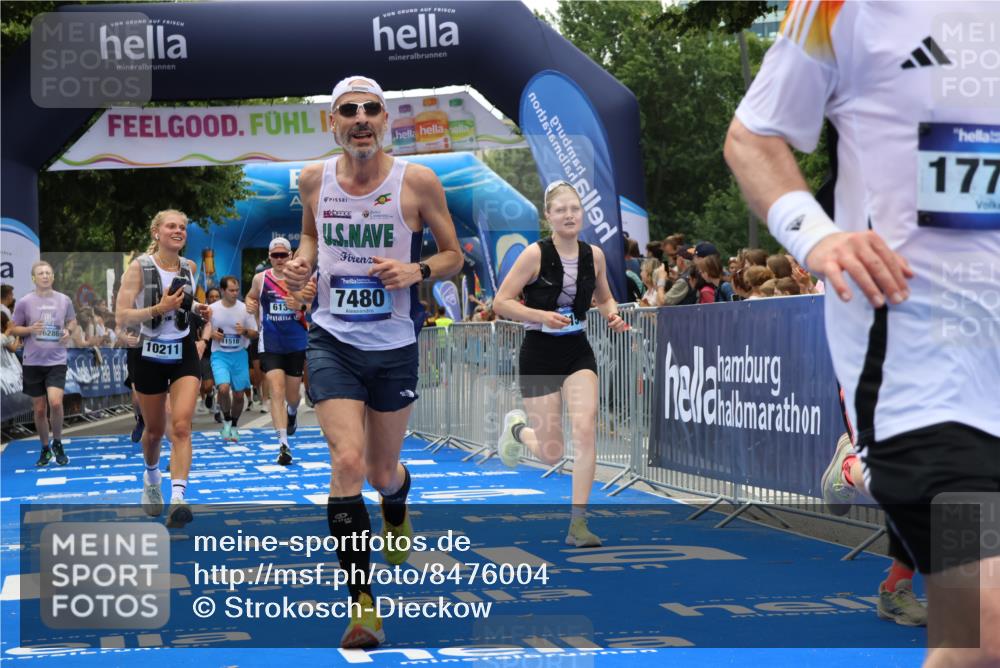 29.06.2025 - hella hamburg halbmarathon Strokosch-Dieckow http://msf.ph/oto/8476004 29.06.2025 10:47:11 Ziel 1460, 2623, 4093, 6134, 6168, 6203, 6373, 6700, 6716, 7480, 7908, 10208, 10211, 12579, 13007, 13672, 15684, 16286, 17718, 17915, 18856 meine-sportfotos.de