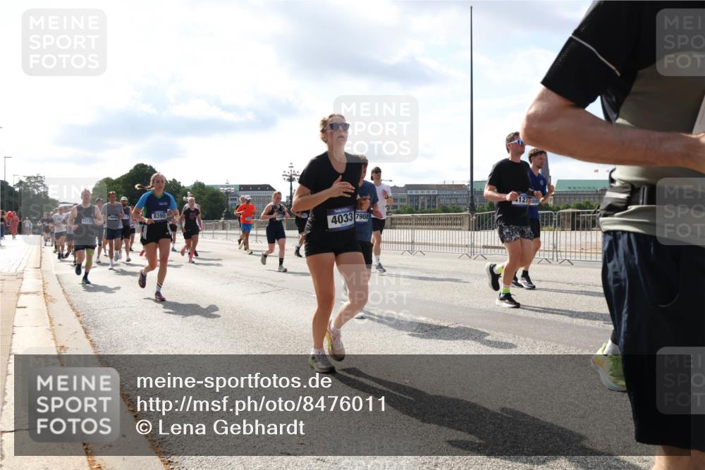 29.06.2025 - hella hamburg halbmarathon Lena Gebhardt http://msf.ph/oto/8476011 29.06.2025 09:55:51 Lombardsbrücke 17173, 8390, 4033, 7908, 127, 78501, 1120, 1143, 1151, 1216, 1257, 1267, 1461, 1502, 1507, 1630, 1689, 1706, 1884, 1976, 2083, 2250, 2260, 2284, 2706, 2708, 2718, 2818, 2864, 2884, 3060, 3087, 3213, 3399, 3543, 3654, 3692, 3945, 3985, 4033, 4088, 4127, 4324, 4345, 4346, 4557, 4601, 4847, 4890, 4938, 5116, 5421, 5459, 5708, 5915, 6009, 6054, 6115, 6134, 6421, 6481, 6532, 6691, 6994, 7056, 7100, 7224, 7269, 7312, 7332, 8335, 8989 meine-sportfotos.de