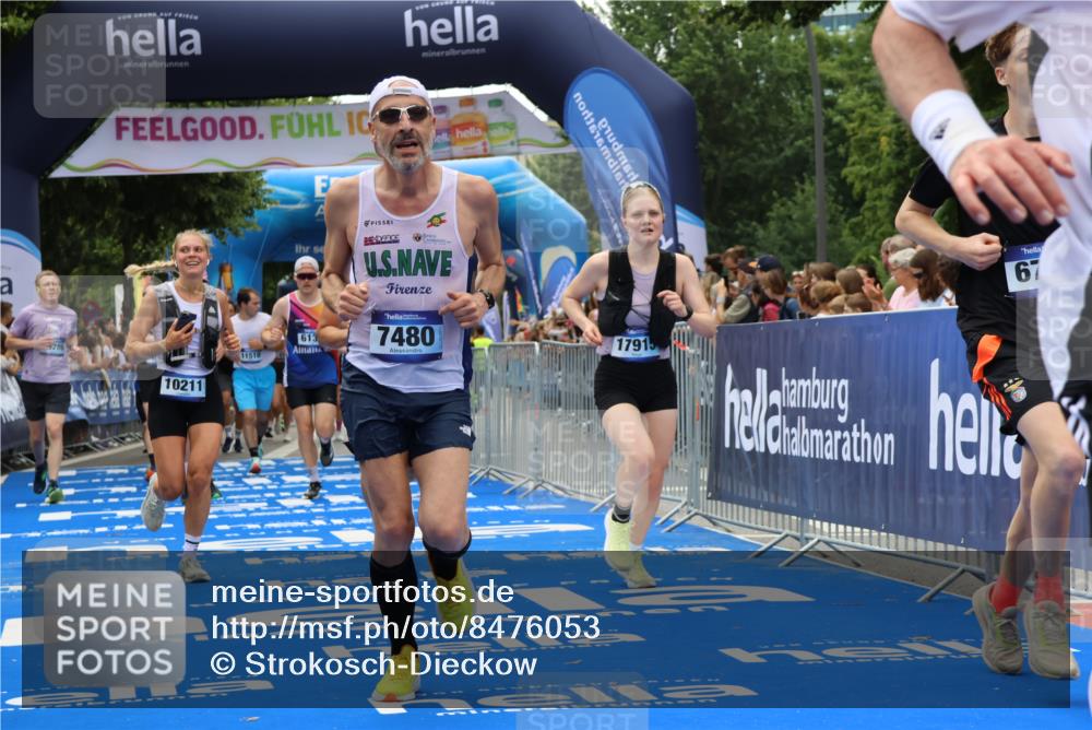 29.06.2025 - hella hamburg halbmarathon Strokosch-Dieckow http://msf.ph/oto/8476053 29.06.2025 10:47:12 Ziel 2623, 4093, 5024, 6134, 6168, 6203, 6373, 6716, 7480, 7908, 10208, 10211, 11518, 12579, 13007, 13672, 14722, 15684, 16286, 17718, 17915, 18856 meine-sportfotos.de
