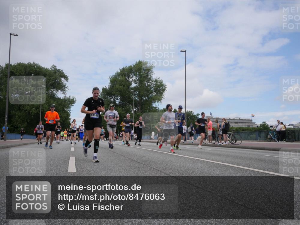 29.06.2025 - hella hamburg halbmarathon Luisa Fischer http://msf.ph/oto/8476063 29.06.2025 11:19:01 Kennedybrücke 13146, 2551, 7718, 1333, 2503, 2503, 2551, 3682, 3683, 3902, 3973, 3974, 5960, 6372, 7718, 9528, 10265 meine-sportfotos.de