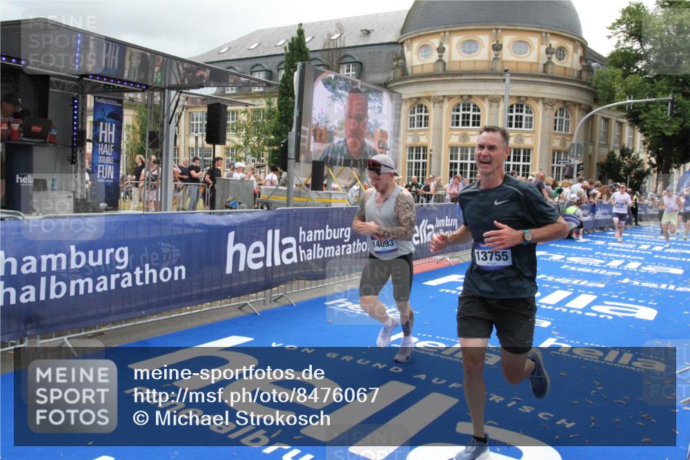 29.06.2025 - hella hamburg halbmarathon Michael Strokosch http://msf.ph/oto/8476067 29.06.2025 10:38:55 Ziel 2980, 3783, 8958, 9264, 9540, 10218, 11055, 13137, 13755, 14093, 15257, 17722 meine-sportfotos.de