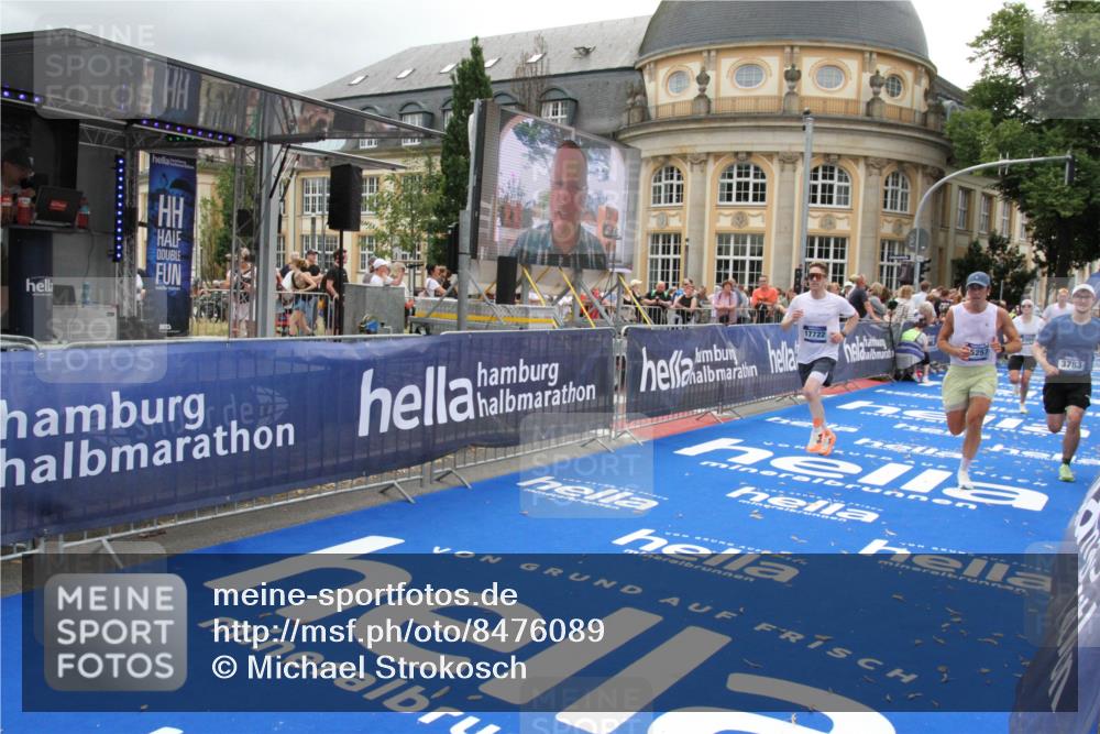 29.06.2025 - hella hamburg halbmarathon Michael Strokosch http://msf.ph/oto/8476089 29.06.2025 10:38:58 Ziel 2980, 3136, 3783, 8958, 13137, 15257, 15561, 15873, 17722 meine-sportfotos.de