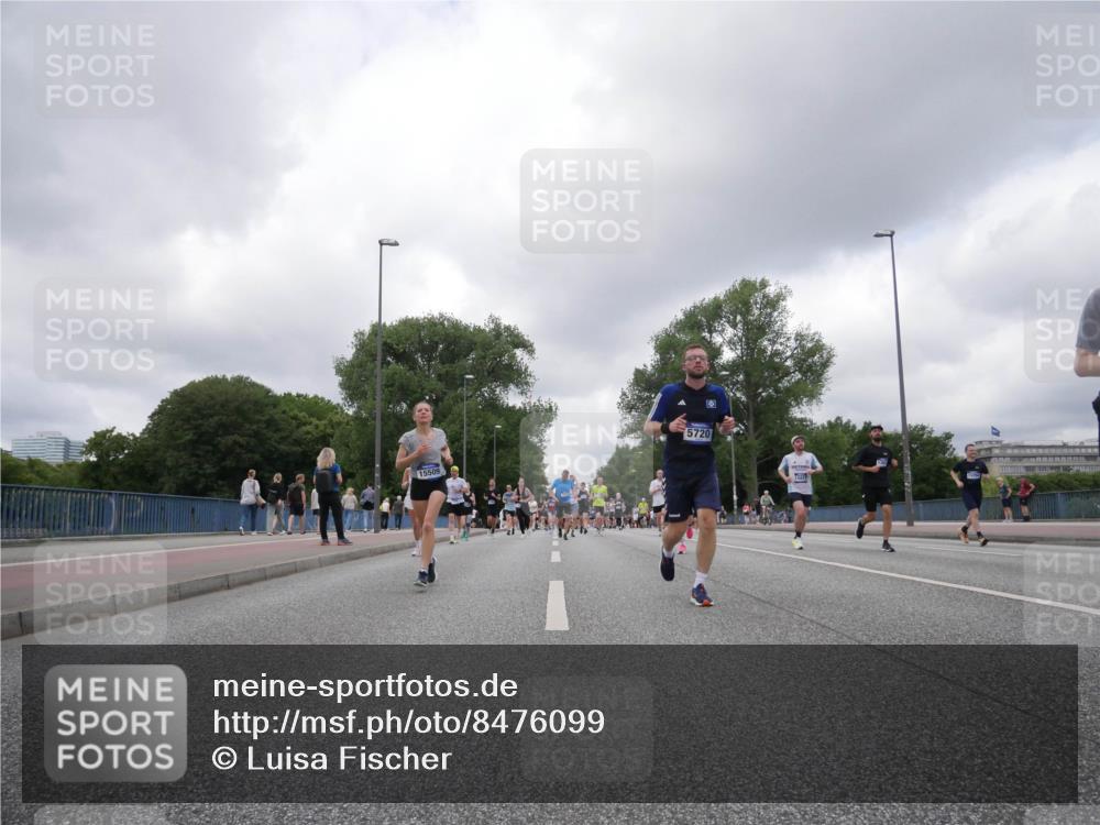 29.06.2025 - hella hamburg halbmarathon Luisa Fischer http://msf.ph/oto/8476099 29.06.2025 10:46:58 Kennedybrücke 15509, 5720, 13417, 1816, 1878, 2361, 5720, 6012, 6096, 7205, 9831, 10202 meine-sportfotos.de
