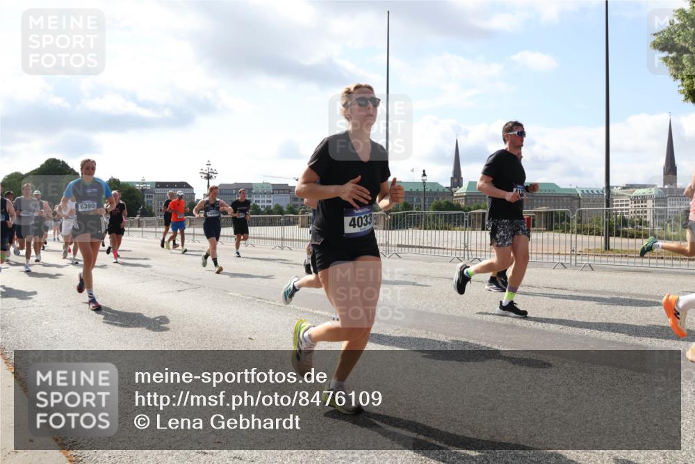 29.06.2025 - hella hamburg halbmarathon Lena Gebhardt http://msf.ph/oto/8476109 29.06.2025 09:55:51 Lombardsbrücke 16608, 8390, 14458, 4033, 1120, 1143, 1151, 1216, 1257, 1267, 1461, 1502, 1507, 1630, 1689, 1706, 1884, 1976, 2083, 2250, 2260, 2284, 2706, 2708, 2718, 2818, 2864, 2884, 3060, 3087, 3213, 3399, 3543, 3654, 3692, 3945, 3985, 4033, 4088, 4127, 4324, 4345, 4346, 4557, 4601, 4847, 4890, 4938, 5116, 5421, 5459, 5708, 5915, 6009, 6054, 6115, 6134, 6421, 6481, 6532, 6691, 6994, 7056, 7100, 7224, 7269, 7312, 7332, 8335, 8989 meine-sportfotos.de