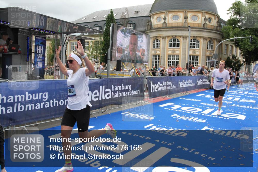 29.06.2025 - hella hamburg halbmarathon Michael Strokosch http://msf.ph/oto/8476165 29.06.2025 10:39:01 Ziel 1164, 2980, 3136, 3783, 4359, 6682, 8958, 11447, 13137, 15257, 15561, 15873, 17722, 18734, 19151 meine-sportfotos.de