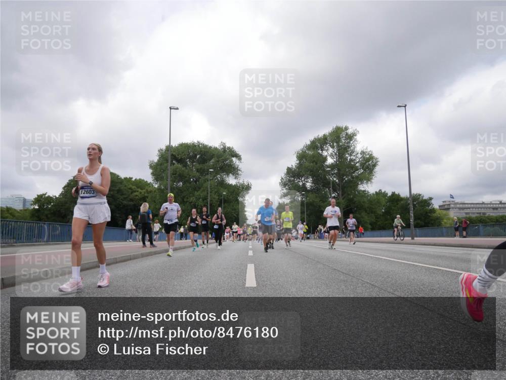 29.06.2025 - hella hamburg halbmarathon Luisa Fischer http://msf.ph/oto/8476180 29.06.2025 10:47:01 Kennedybrücke 12603, 1816, 2343, 2361, 5214, 5720, 6012, 6096, 7205, 10202 meine-sportfotos.de