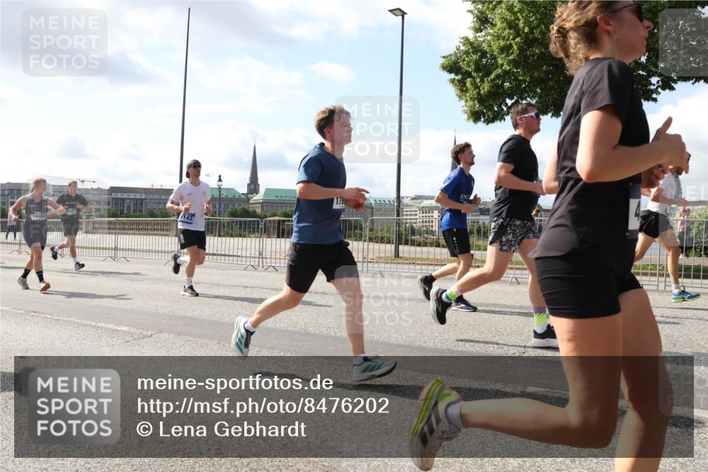 29.06.2025 - hella hamburg halbmarathon Lena Gebhardt http://msf.ph/oto/8476202 29.06.2025 09:55:52 Lombardsbrücke 1143, 14458, 179, 1061, 1120, 1143, 1151, 1216, 1257, 1267, 1461, 1502, 1507, 1630, 1689, 1706, 1884, 1976, 2083, 2250, 2260, 2284, 2504, 2706, 2708, 2718, 2818, 2864, 2884, 3060, 3087, 3213, 3399, 3543, 3654, 3692, 3945, 3985, 4033, 4088, 4127, 4324, 4345, 4346, 4557, 4601, 4847, 4890, 4938, 5116, 5421, 5459, 5708, 5915, 6009, 6054, 6115, 6134, 6421, 6481, 6532, 6691, 6994, 7056, 7100, 7224, 7269, 7312, 7332, 8335, 8989 meine-sportfotos.de