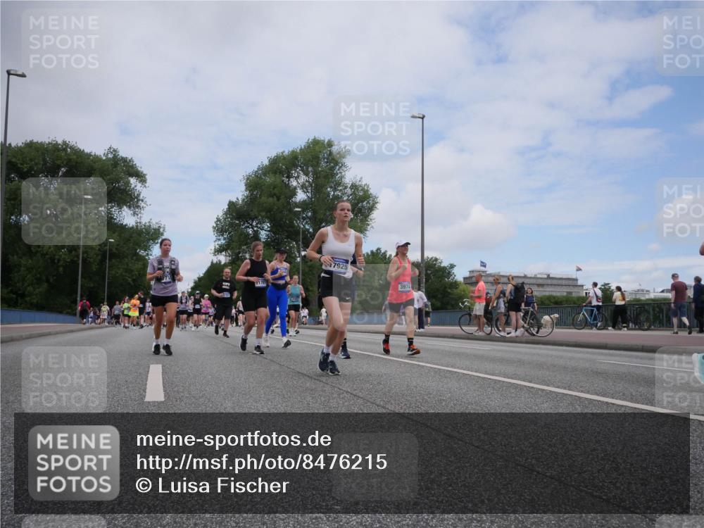 29.06.2025 - hella hamburg halbmarathon Luisa Fischer http://msf.ph/oto/8476215 29.06.2025 11:19:07 Kennedybrücke 1761, 7925, 3974, 2334, 2368, 2377, 2503, 2551, 3682, 3683, 3902, 3973, 3974, 5960, 6372, 6383, 6534, 7420, 7718, 7719, 8782, 10018, 10265, 10544 meine-sportfotos.de