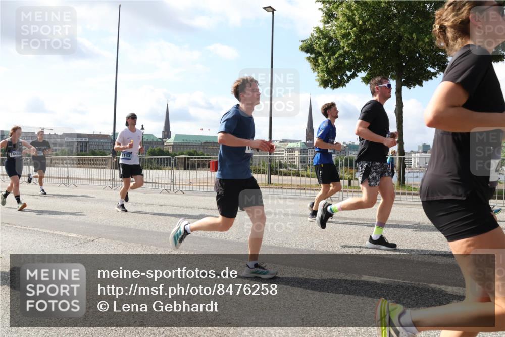 29.06.2025 - hella hamburg halbmarathon Lena Gebhardt http://msf.ph/oto/8476258 29.06.2025 09:55:52 Lombardsbrücke 14458, 657, 1143, 1061, 1120, 1143, 1151, 1216, 1257, 1267, 1461, 1502, 1507, 1630, 1689, 1706, 1884, 1976, 2083, 2250, 2260, 2284, 2504, 2706, 2708, 2718, 2818, 2864, 2884, 3060, 3087, 3213, 3399, 3543, 3654, 3692, 3945, 3985, 4033, 4088, 4127, 4324, 4345, 4346, 4557, 4601, 4847, 4890, 4938, 5116, 5421, 5459, 5708, 5915, 6009, 6054, 6115, 6134, 6421, 6481, 6532, 6691, 6994, 7056, 7100, 7224, 7269, 7312, 7332, 8335, 8989 meine-sportfotos.de