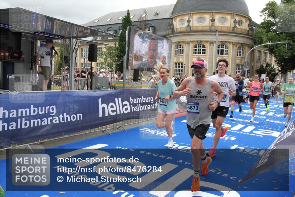 29.06.2025 - hella hamburg halbmarathon Michael Strokosch http://msf.ph/oto/8476284 29.06.2025 10:39:05 Ziel 1164, 1803, 2262, 3136, 4359, 6682, 6686, 6687, 11447, 11619, 15561, 15873, 16820, 18734, 19151 meine-sportfotos.de