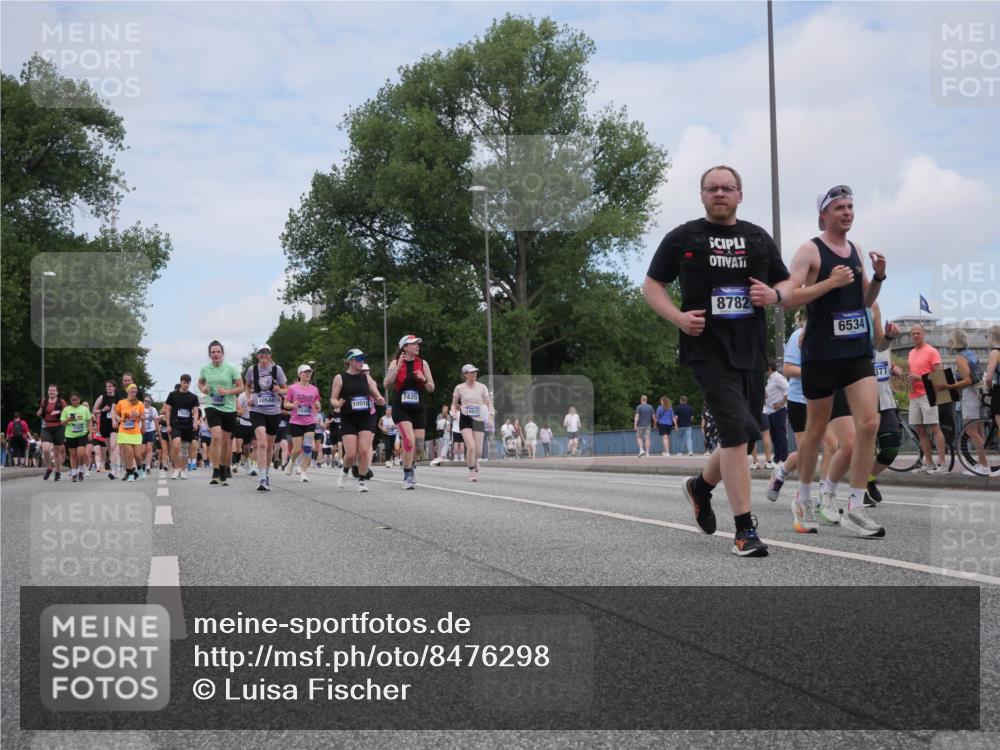 29.06.2025 - hella hamburg halbmarathon Luisa Fischer http://msf.ph/oto/8476298 29.06.2025 11:19:11 Kennedybrücke 14997, 10544, 10018, 7420, 8782, 6534, 377, 1146, 1860, 2334, 2368, 2377, 3973, 3974, 5960, 6383, 6534, 6904, 7420, 7719, 8782, 10018, 10101, 10544 meine-sportfotos.de