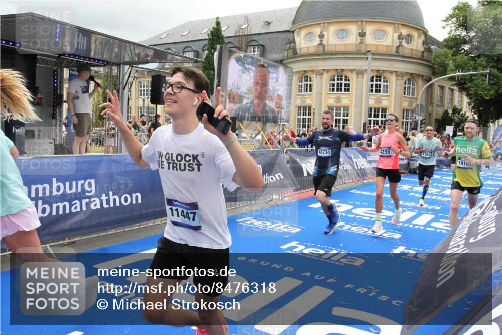 29.06.2025 - hella hamburg halbmarathon Michael Strokosch http://msf.ph/oto/8476318 29.06.2025 10:39:06 Ziel 1164, 1445, 1803, 2262, 3136, 4359, 4759, 6682, 6686, 6687, 11447, 11619, 12137, 15561, 15873, 16820, 18734, 19151 meine-sportfotos.de