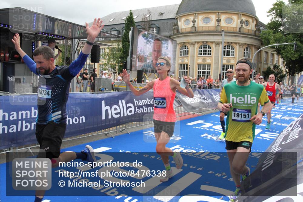 29.06.2025 - hella hamburg halbmarathon Michael Strokosch http://msf.ph/oto/8476338 29.06.2025 10:39:07 Ziel 1164, 1445, 1803, 2262, 4359, 4759, 6682, 6686, 6687, 11447, 11619, 12137, 15561, 15873, 16820, 18734, 19151 meine-sportfotos.de