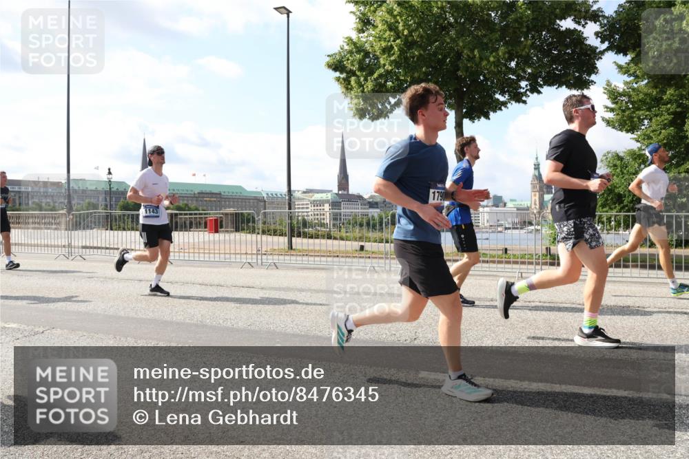 29.06.2025 - hella hamburg halbmarathon Lena Gebhardt http://msf.ph/oto/8476345 29.06.2025 09:55:52 Lombardsbrücke 1143, 1790, 1061, 1120, 1143, 1151, 1216, 1257, 1267, 1461, 1502, 1507, 1630, 1689, 1706, 1884, 1976, 2083, 2250, 2260, 2284, 2504, 2706, 2708, 2718, 2818, 2864, 2884, 3060, 3087, 3213, 3399, 3543, 3654, 3692, 3945, 3985, 4033, 4088, 4127, 4324, 4345, 4346, 4557, 4601, 4847, 4890, 4938, 5116, 5421, 5459, 5708, 5915, 6009, 6054, 6115, 6134, 6421, 6481, 6532, 6691, 6994, 7056, 7100, 7224, 7269, 7312, 7332, 8335, 8989 meine-sportfotos.de