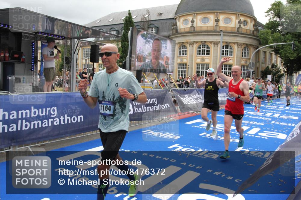 29.06.2025 - hella hamburg halbmarathon Michael Strokosch http://msf.ph/oto/8476372 29.06.2025 10:39:08 Ziel 1164, 1445, 1803, 2262, 4359, 4759, 6682, 6686, 6687, 11447, 11619, 12137, 15556, 16656, 16820, 18734, 19151 meine-sportfotos.de