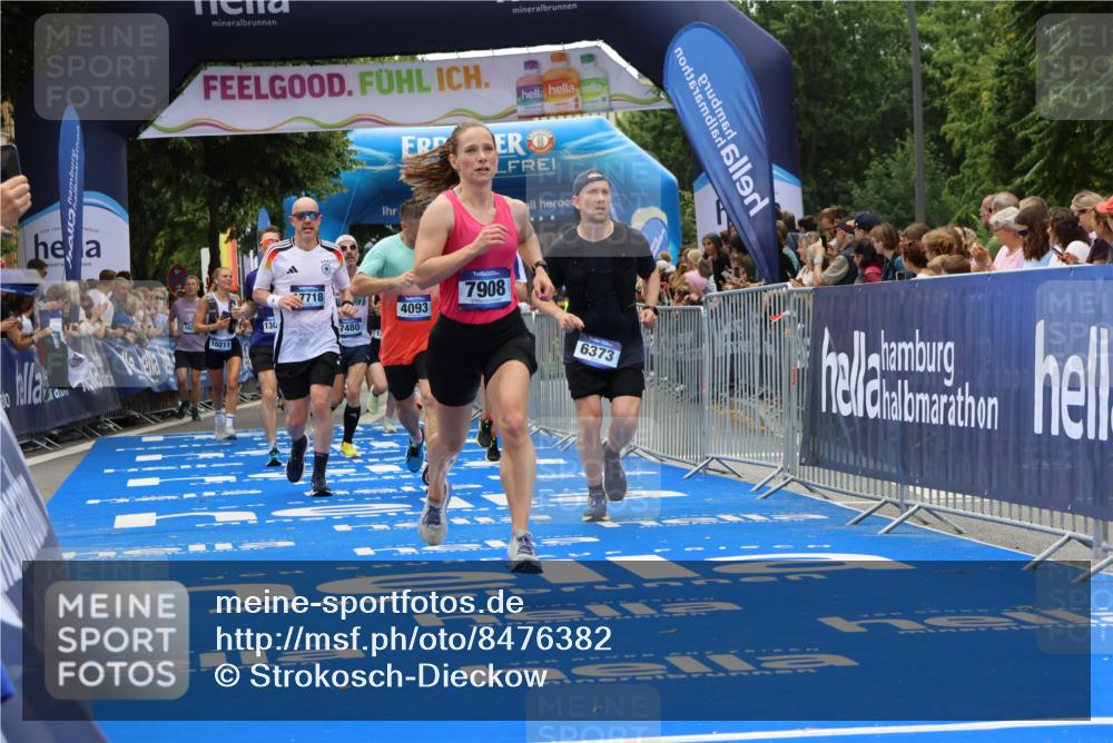 29.06.2025 - hella hamburg halbmarathon Strokosch-Dieckow http://msf.ph/oto/8476382 29.06.2025 10:47:07 Ziel 1460, 2623, 4093, 4377, 5472, 6373, 6700, 6716, 7480, 7908, 9794, 10208, 10211, 12579, 13007, 14415, 14783, 15684, 15825, 17718, 17915 meine-sportfotos.de