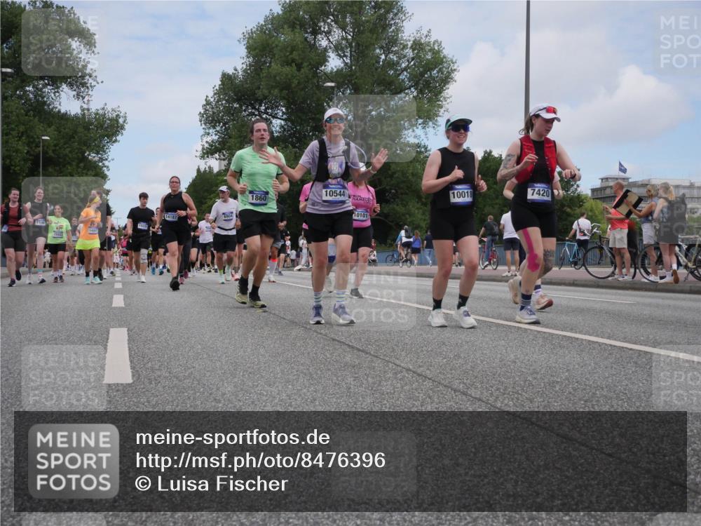 29.06.2025 - hella hamburg halbmarathon Luisa Fischer http://msf.ph/oto/8476396 29.06.2025 11:19:15 Kennedybrücke 1146, 1499, 14187, 7420, 1860, 10544, 10018, 10101, 1146, 1860, 2334, 2368, 2377, 2476, 4276, 6383, 6534, 6904, 7060, 7420, 7719, 8111, 8782, 9308, 10018, 10101, 10544 meine-sportfotos.de