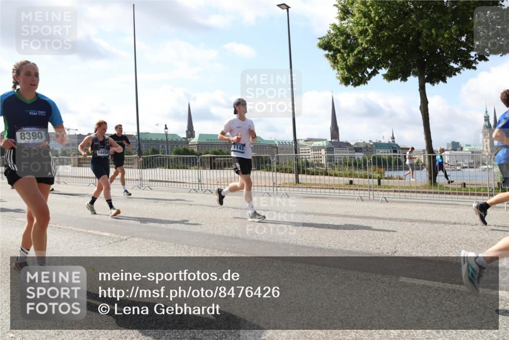 29.06.2025 - hella hamburg halbmarathon Lena Gebhardt http://msf.ph/oto/8476426 29.06.2025 09:55:52 Lombardsbrücke 8390, 1143, 14458, 1061, 1120, 1143, 1151, 1216, 1257, 1267, 1461, 1502, 1507, 1630, 1689, 1706, 1884, 1976, 2083, 2250, 2260, 2284, 2504, 2706, 2708, 2718, 2818, 2864, 2884, 3060, 3087, 3213, 3399, 3543, 3654, 3692, 3945, 3985, 4033, 4088, 4127, 4324, 4345, 4346, 4557, 4601, 4847, 4890, 4938, 5116, 5421, 5459, 5708, 5915, 6009, 6054, 6115, 6134, 6421, 6481, 6532, 6691, 6994, 7056, 7100, 7224, 7269, 7312, 7332, 8335, 8989 meine-sportfotos.de