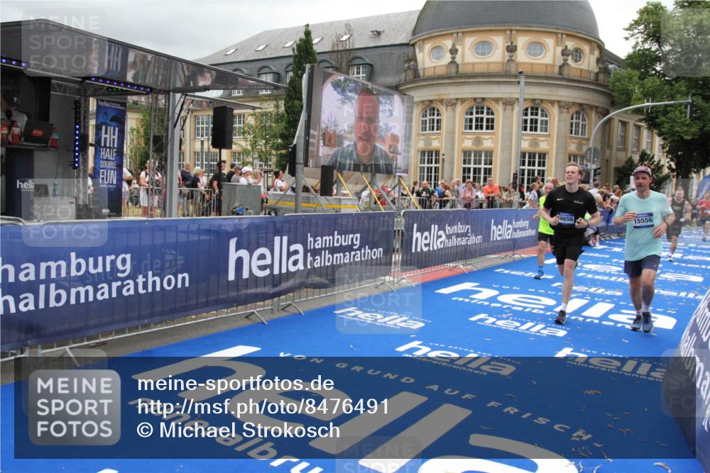 29.06.2025 - hella hamburg halbmarathon Michael Strokosch http://msf.ph/oto/8476491 29.06.2025 10:39:14 Ziel 1445, 3282, 4759, 5752, 6686, 6687, 11305, 11619, 12137, 13729, 14311, 15556, 16656, 17668, 18149, 18547 meine-sportfotos.de