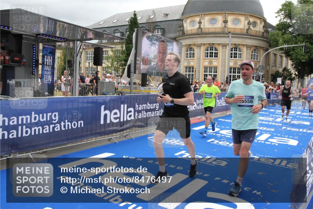 29.06.2025 - hella hamburg halbmarathon Michael Strokosch http://msf.ph/oto/8476497 29.06.2025 10:39:15 Ziel 1445, 2044, 3282, 4565, 4759, 5752, 8925, 11305, 12046, 12137, 13729, 14311, 15556, 16656, 17668, 18149, 18547 meine-sportfotos.de