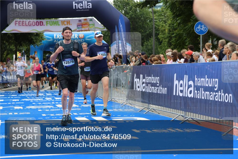 29.06.2025 - hella hamburg halbmarathon Strokosch-Dieckow http://msf.ph/oto/8476509 29.06.2025 10:47:04 Ziel 1460, 1689, 2623, 4093, 4377, 5472, 6373, 6700, 7908, 9794, 10122, 12579, 13007, 13728, 14415, 14449, 14594, 14783, 15684, 15825, 16081, 17718, 17979 meine-sportfotos.de