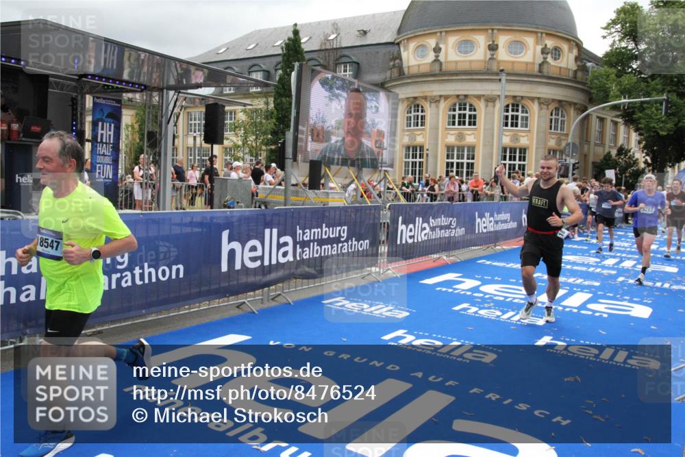 29.06.2025 - hella hamburg halbmarathon Michael Strokosch http://msf.ph/oto/8476524 29.06.2025 10:39:16 Ziel 2044, 3282, 4565, 5752, 8319, 8925, 11305, 12046, 13479, 13729, 14311, 15556, 16656, 17646, 17668, 18149, 18547 meine-sportfotos.de
