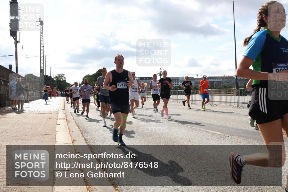 29.06.2025 - hella hamburg halbmarathon Lena Gebhardt http://msf.ph/oto/8476548 29.06.2025 09:55:53 Lombardsbrücke 7224, 17201, 17173, 14235, 1267, 1061, 1120, 1143, 1151, 1216, 1257, 1267, 1461, 1502, 1507, 1630, 1689, 1706, 1884, 1976, 2083, 2250, 2260, 2284, 2504, 2706, 2708, 2718, 2818, 2864, 2884, 3060, 3087, 3213, 3399, 3543, 3654, 3692, 3945, 3985, 4033, 4088, 4127, 4324, 4345, 4346, 4557, 4601, 4847, 4890, 4938, 5116, 5421, 5459, 5708, 5915, 6009, 6054, 6115, 6134, 6421, 6481, 6532, 6691, 6994, 7056, 7100, 7224, 7269, 7312, 7332, 8335, 8989 meine-sportfotos.de
