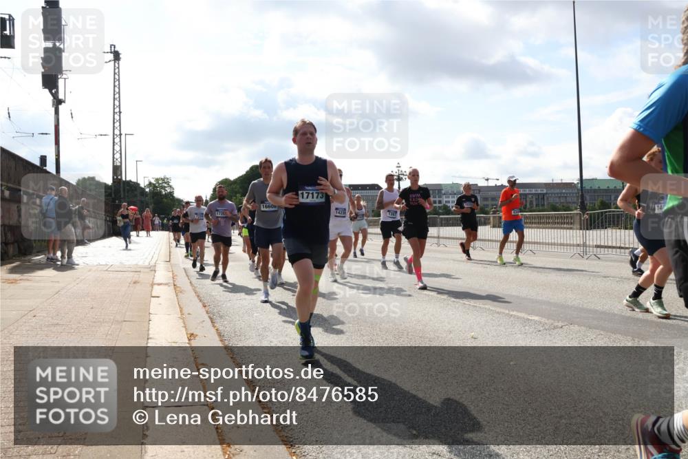 29.06.2025 - hella hamburg halbmarathon Lena Gebhardt http://msf.ph/oto/8476585 29.06.2025 09:55:53 Lombardsbrücke 1720, 7224, 16608, 17173, 14239, 1061, 1120, 1143, 1151, 1216, 1257, 1267, 1461, 1502, 1507, 1630, 1689, 1706, 1884, 1976, 2083, 2250, 2260, 2284, 2504, 2706, 2708, 2718, 2818, 2864, 2884, 3060, 3087, 3213, 3399, 3543, 3654, 3692, 3945, 3985, 4033, 4088, 4127, 4324, 4345, 4346, 4557, 4601, 4847, 4890, 4938, 5116, 5421, 5459, 5708, 5915, 6009, 6054, 6115, 6134, 6421, 6481, 6532, 6691, 6994, 7056, 7100, 7224, 7269, 7312, 7332, 8335, 8989 meine-sportfotos.de