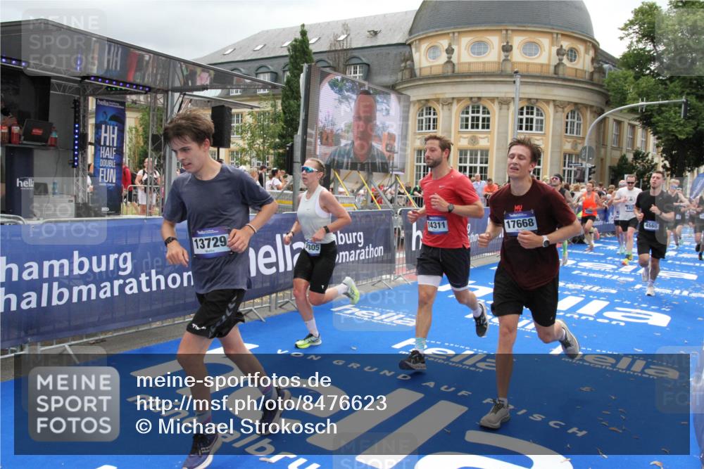 29.06.2025 - hella hamburg halbmarathon Michael Strokosch http://msf.ph/oto/8476623 29.06.2025 10:39:19 Ziel 2044, 3282, 4565, 5752, 6037, 8319, 8925, 11305, 12046, 13479, 13729, 14311, 17646, 17668, 18149 meine-sportfotos.de