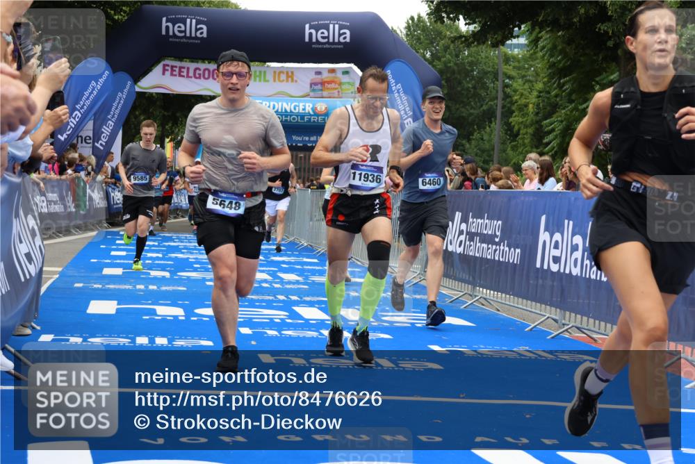 29.06.2025 - hella hamburg halbmarathon Strokosch-Dieckow http://msf.ph/oto/8476626 29.06.2025 10:46:02 Ziel 1759, 2189, 2707, 3087, 4277, 5648, 6460, 7961, 8269, 8577, 8871, 9585, 11125, 11936, 12084, 12269, 13630, 14462, 14804, 16136, 16466, 16475, 17008, 18081, 18702, 19116 meine-sportfotos.de