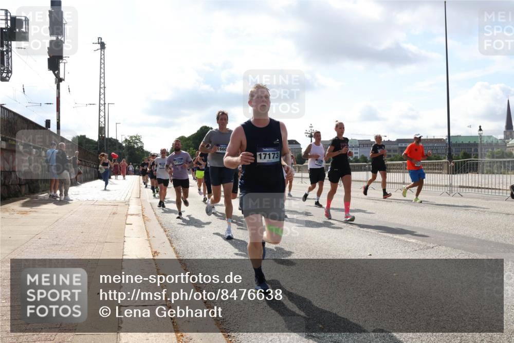 29.06.2025 - hella hamburg halbmarathon Lena Gebhardt http://msf.ph/oto/8476638 29.06.2025 09:55:53 Lombardsbrücke 660, 17201, 722, 17173, 1061, 1120, 1143, 1151, 1216, 1257, 1267, 1461, 1502, 1507, 1630, 1689, 1706, 1884, 1976, 2083, 2250, 2260, 2284, 2504, 2706, 2708, 2718, 2818, 2864, 2884, 3060, 3087, 3213, 3399, 3543, 3654, 3692, 3945, 3985, 4033, 4088, 4127, 4324, 4345, 4346, 4557, 4601, 4847, 4890, 4938, 5116, 5421, 5459, 5708, 5915, 6009, 6054, 6115, 6134, 6421, 6481, 6532, 6691, 6994, 7056, 7100, 7224, 7269, 7312, 7332, 8335, 8989 meine-sportfotos.de