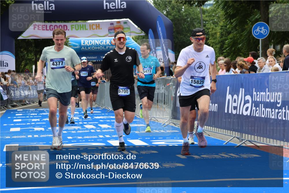 29.06.2025 - hella hamburg halbmarathon Strokosch-Dieckow http://msf.ph/oto/8476639 29.06.2025 10:47:02 Ziel 1139, 1460, 1689, 4093, 4377, 5472, 6700, 7908, 9794, 10122, 12579, 13007, 13728, 14415, 14449, 14594, 14783, 15684, 15825, 16081, 17979 meine-sportfotos.de