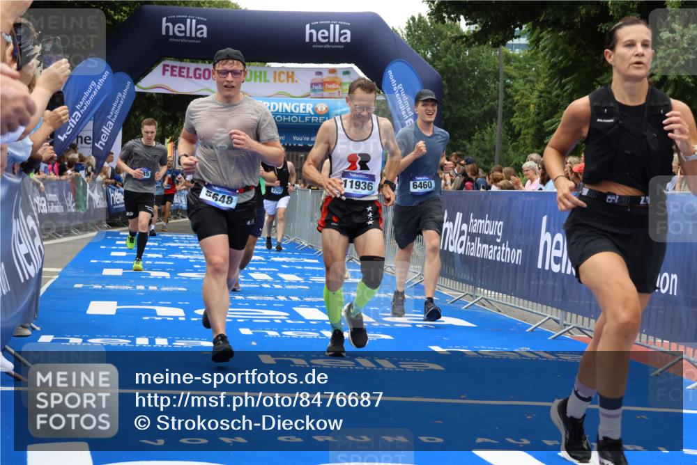 29.06.2025 - hella hamburg halbmarathon Strokosch-Dieckow http://msf.ph/oto/8476687 29.06.2025 10:46:02 Ziel 1759, 2189, 2707, 3087, 4277, 5648, 6460, 7961, 8269, 8577, 8871, 9585, 11125, 11936, 12084, 12269, 13630, 14462, 14804, 16136, 16466, 16475, 17008, 18081, 18702, 19116 meine-sportfotos.de