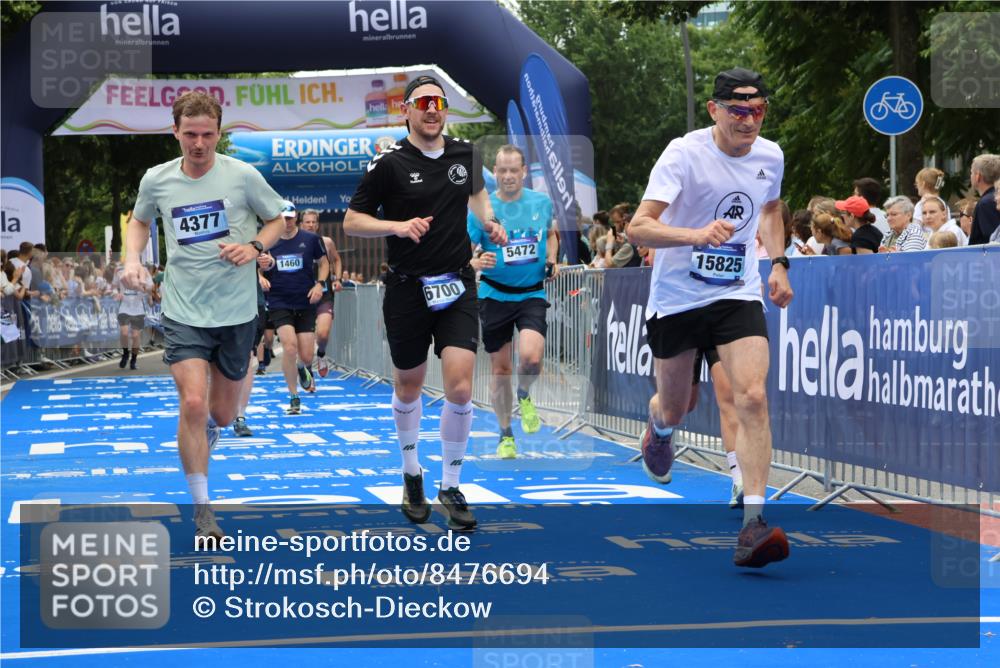 29.06.2025 - hella hamburg halbmarathon Strokosch-Dieckow http://msf.ph/oto/8476694 29.06.2025 10:47:02 Ziel 1139, 1460, 1689, 4093, 4377, 5472, 6700, 7908, 9794, 10122, 12579, 13007, 13728, 14415, 14449, 14594, 14783, 15684, 15825, 16081, 17979 meine-sportfotos.de